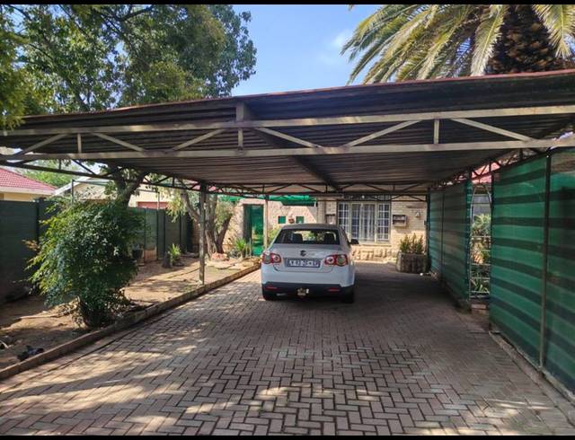 4 BEDROOM HOUSE FOR SALE IN ROODIA